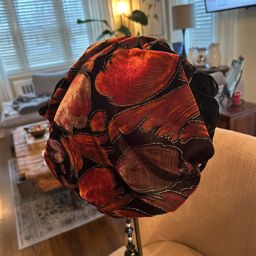 Vintage 80s velvet hat